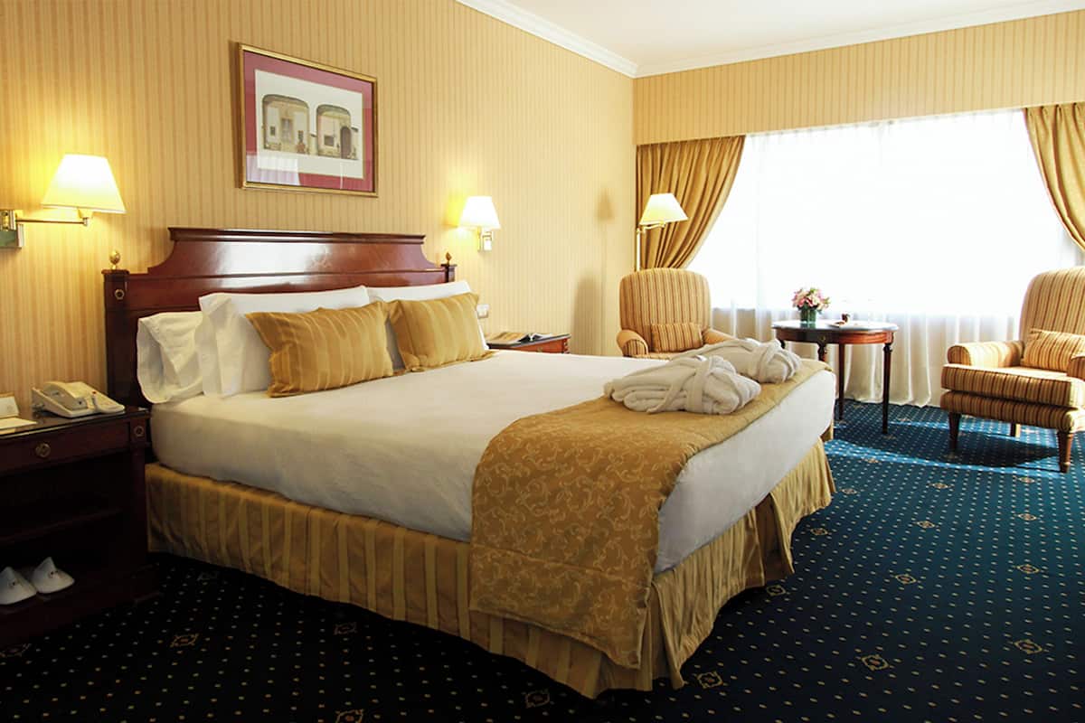 Executive Suite, Corner | Hypo-allergenic bedding, down duvets, minibar, in-room safe
