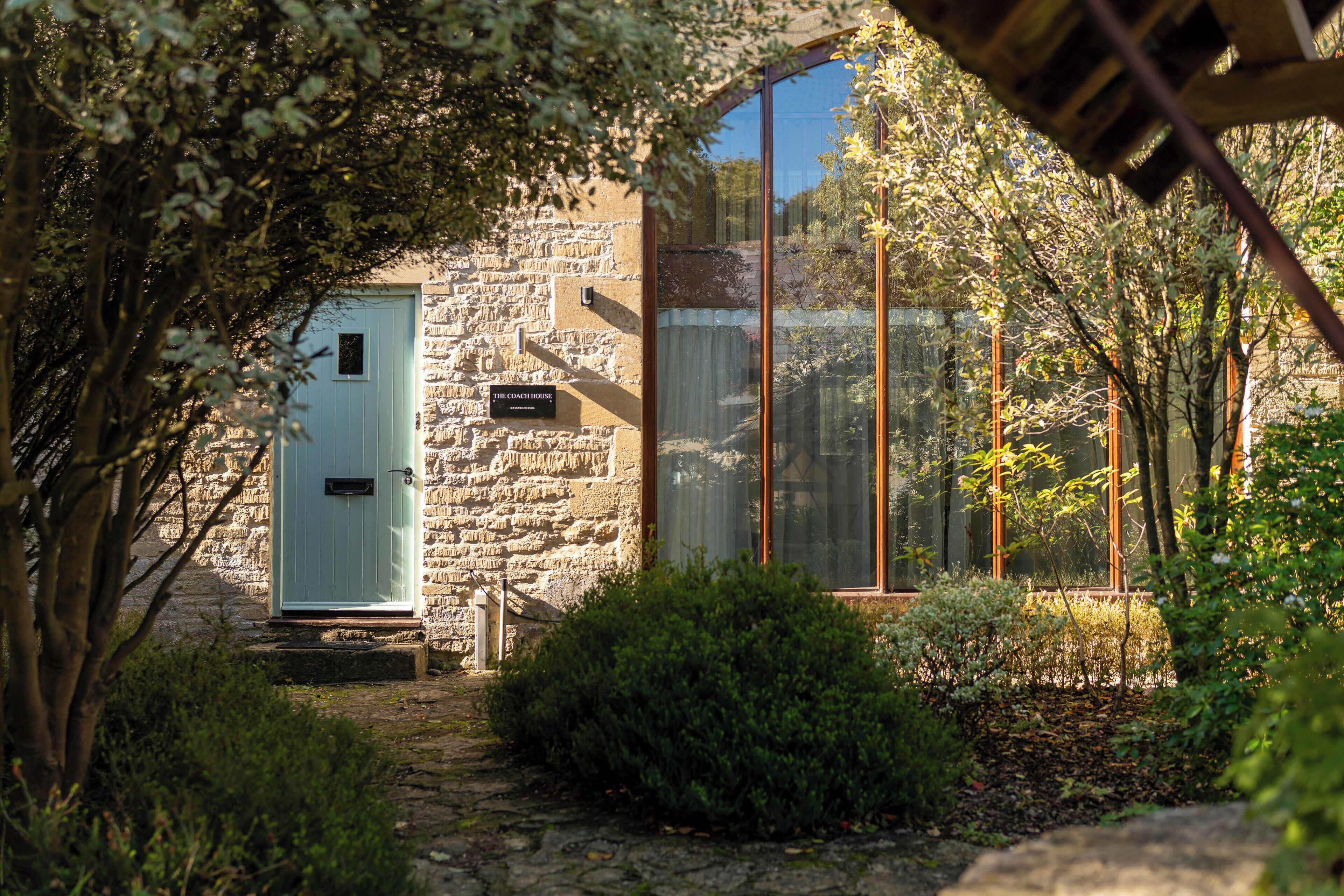 Manor Cottage, 2 double bedrooms and 1 twin bedroom | Hypo-allergenic bedding, in-room safe, individually decorated