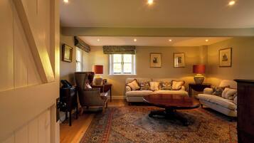 A cozy living room with a sofa set, a coffee table, and a patterned rug.