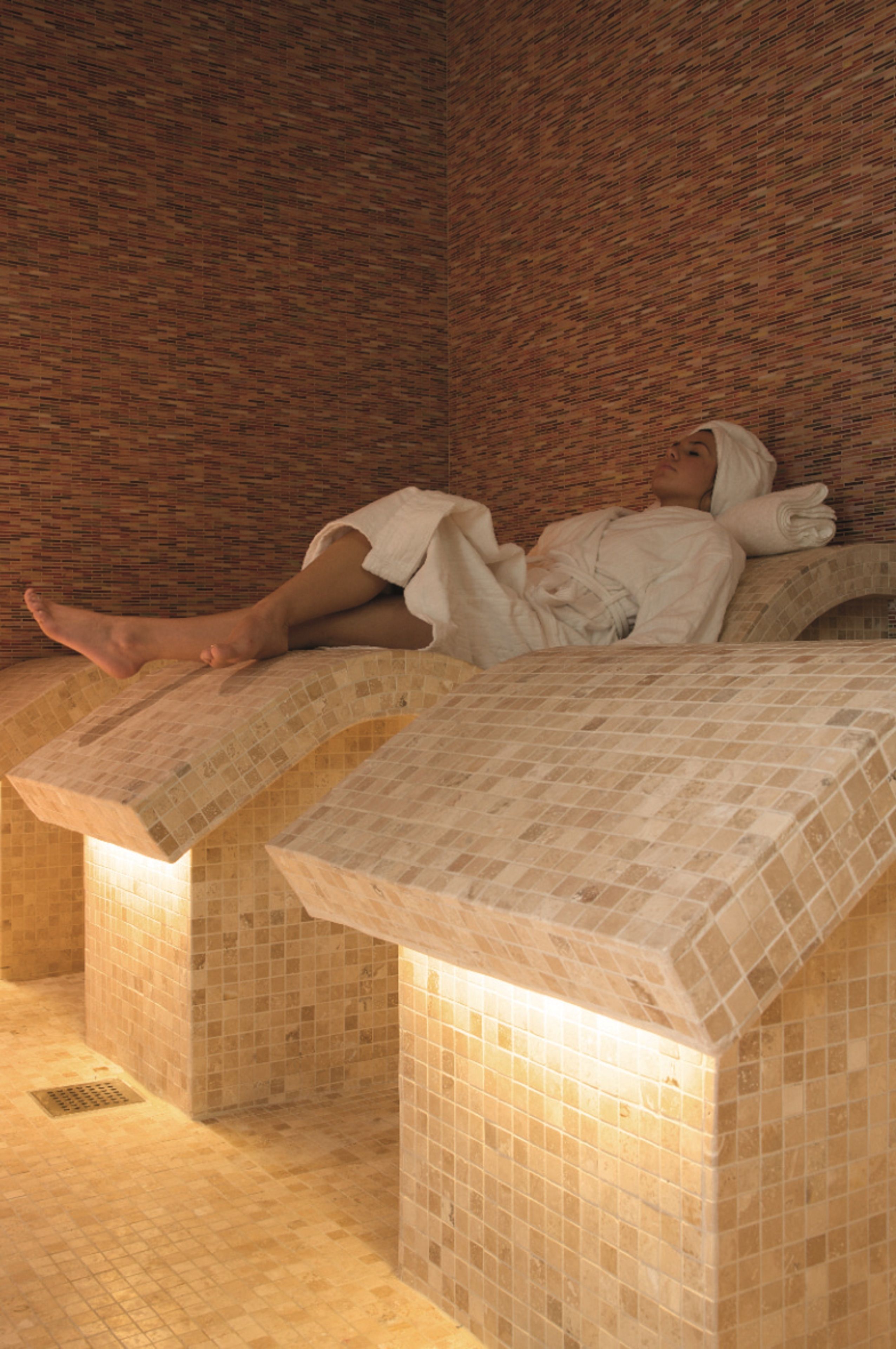Couples treatment rooms, sauna, steam room, body treatments