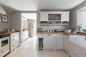 Country cottage, 3 bedrooms | Private kitchen | High chair, eco-friendly cleaning products