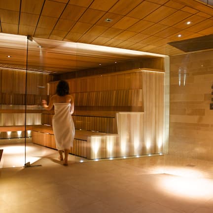 Couples treatment rooms, sauna, steam room, body treatments