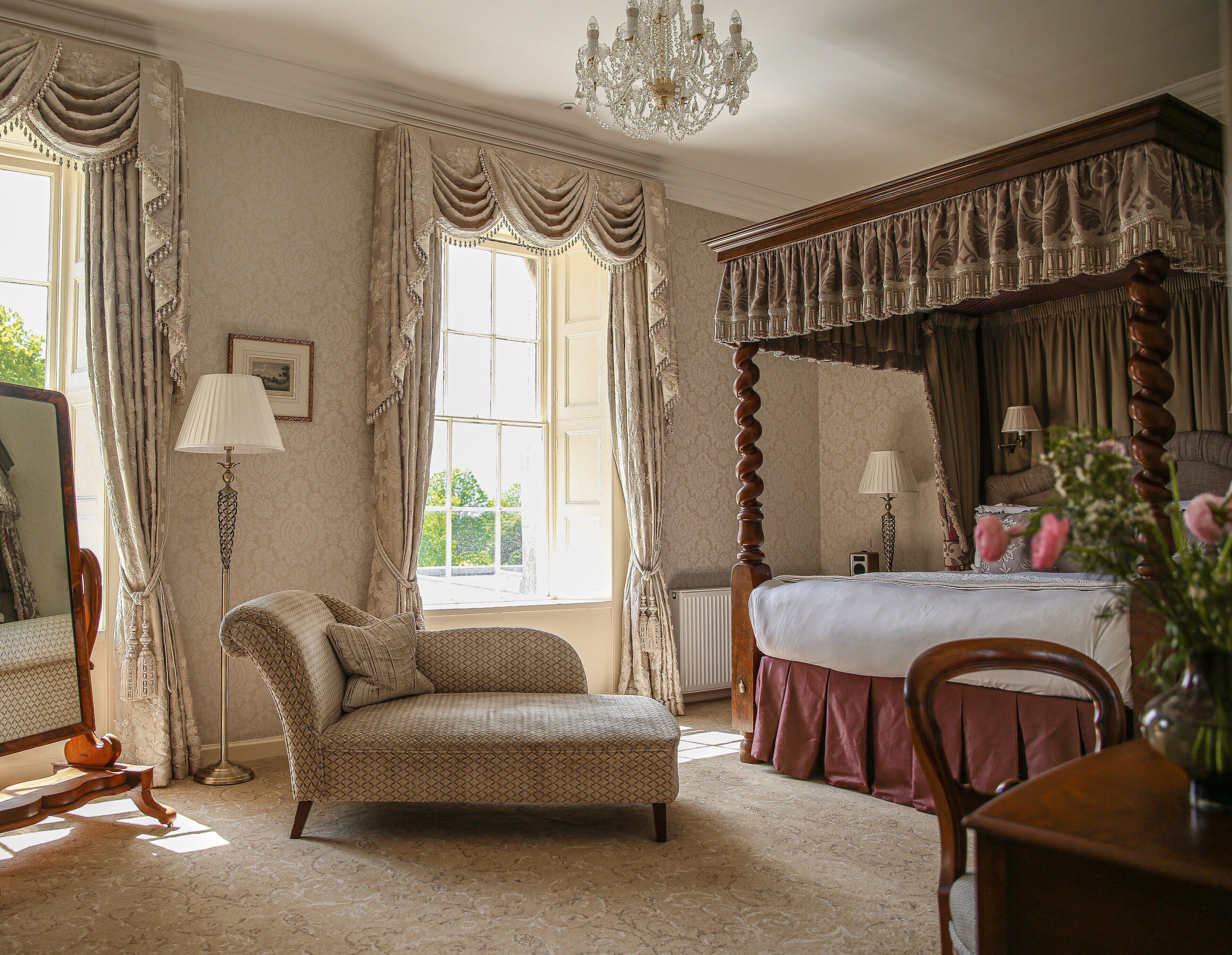 グランド スイート ダブルベッド 1 台 | エジプト綿のシーツ、高級寝具、セーフティボックス (室内)、客室ごとに異なる装飾