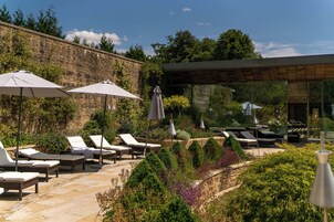 Couples treatment rooms, sauna, steam room, body treatments