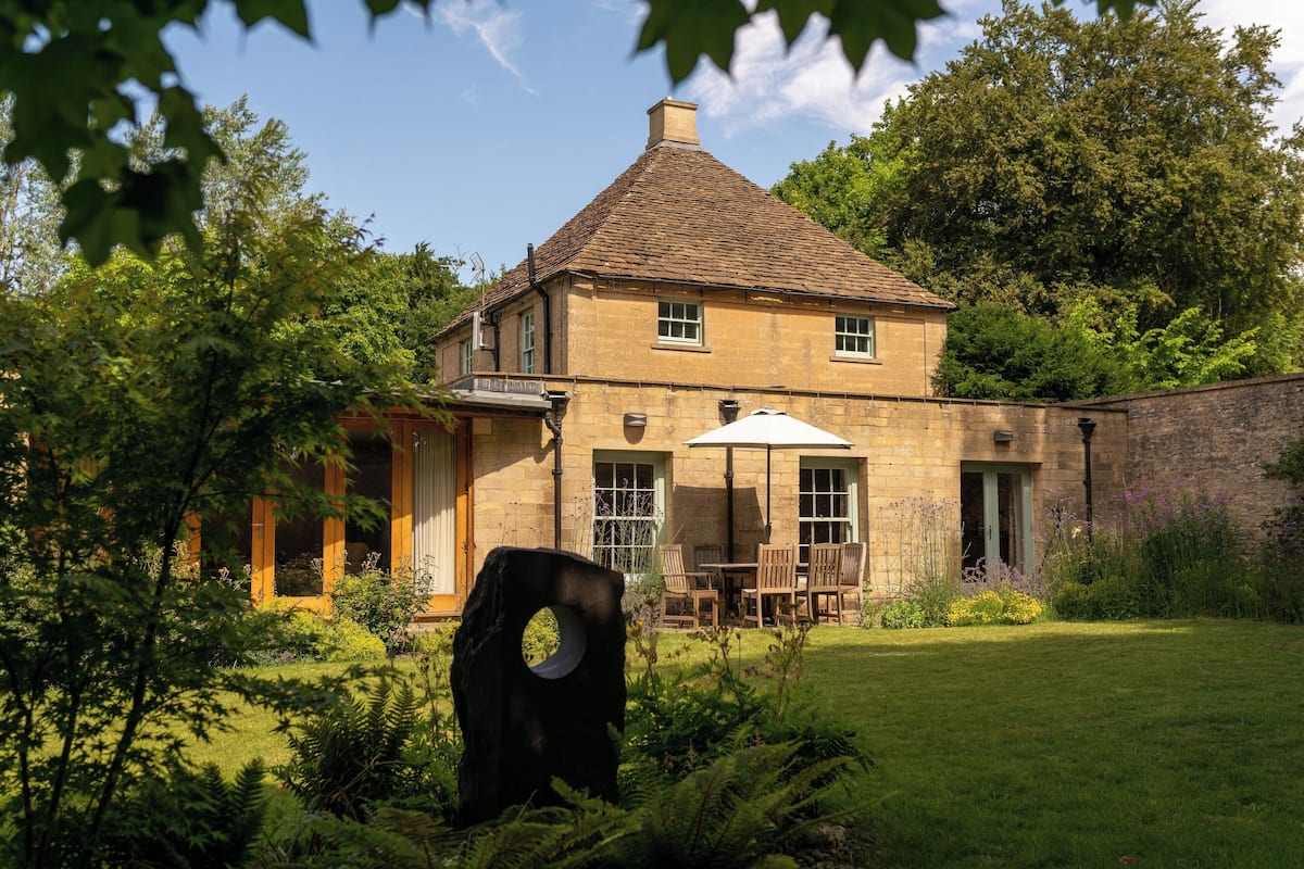 Grand Cottage, 3 Bedrooms | 3 bedrooms, hypo-allergenic bedding, in-room safe