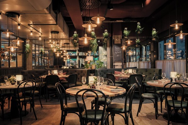 2 restaurants, lunch, dinner served; local cuisine 