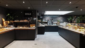 Free daily buffet breakfast