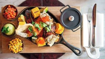 2 restaurants, lunch, dinner served; local cuisine