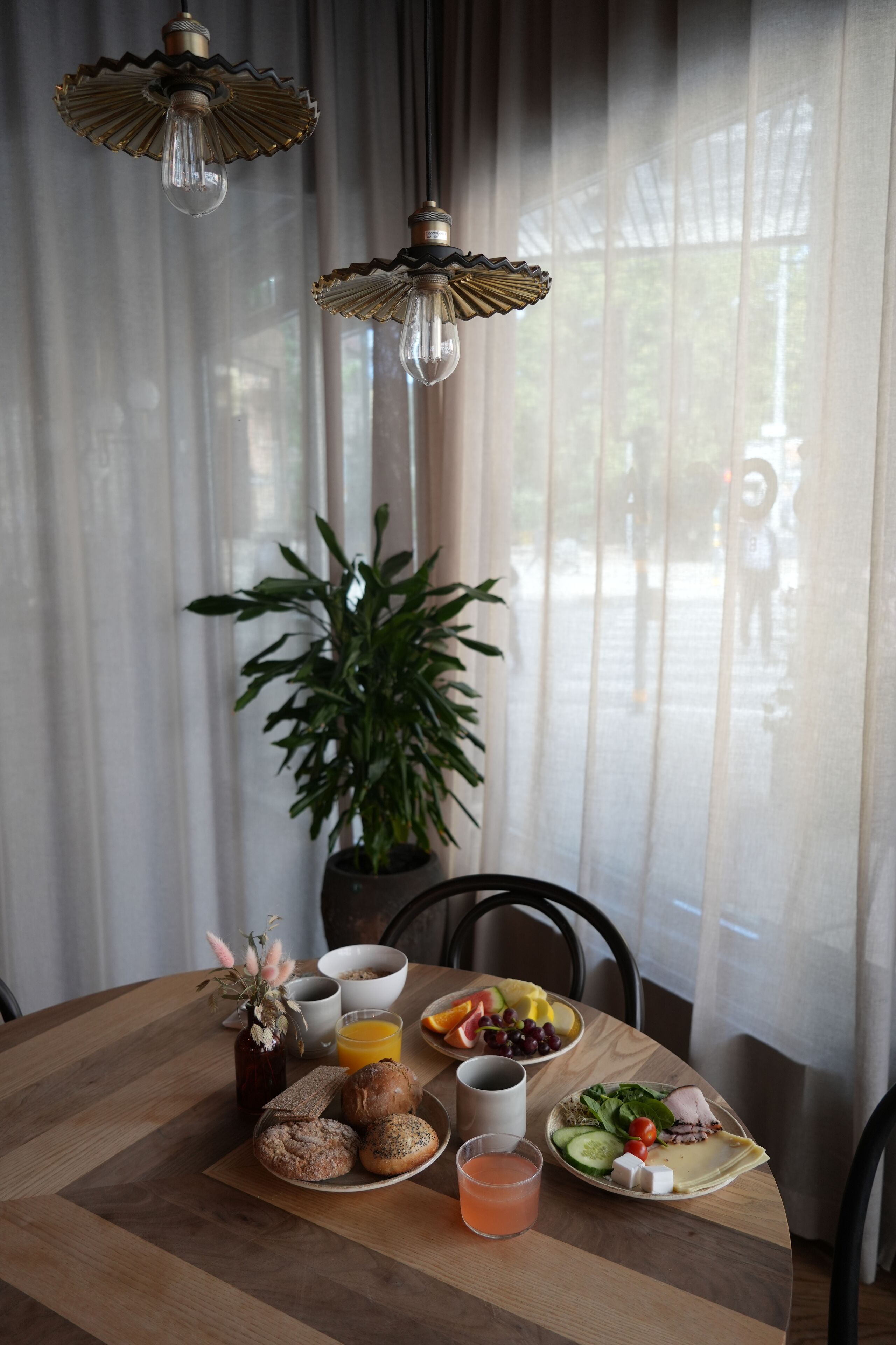 朝食