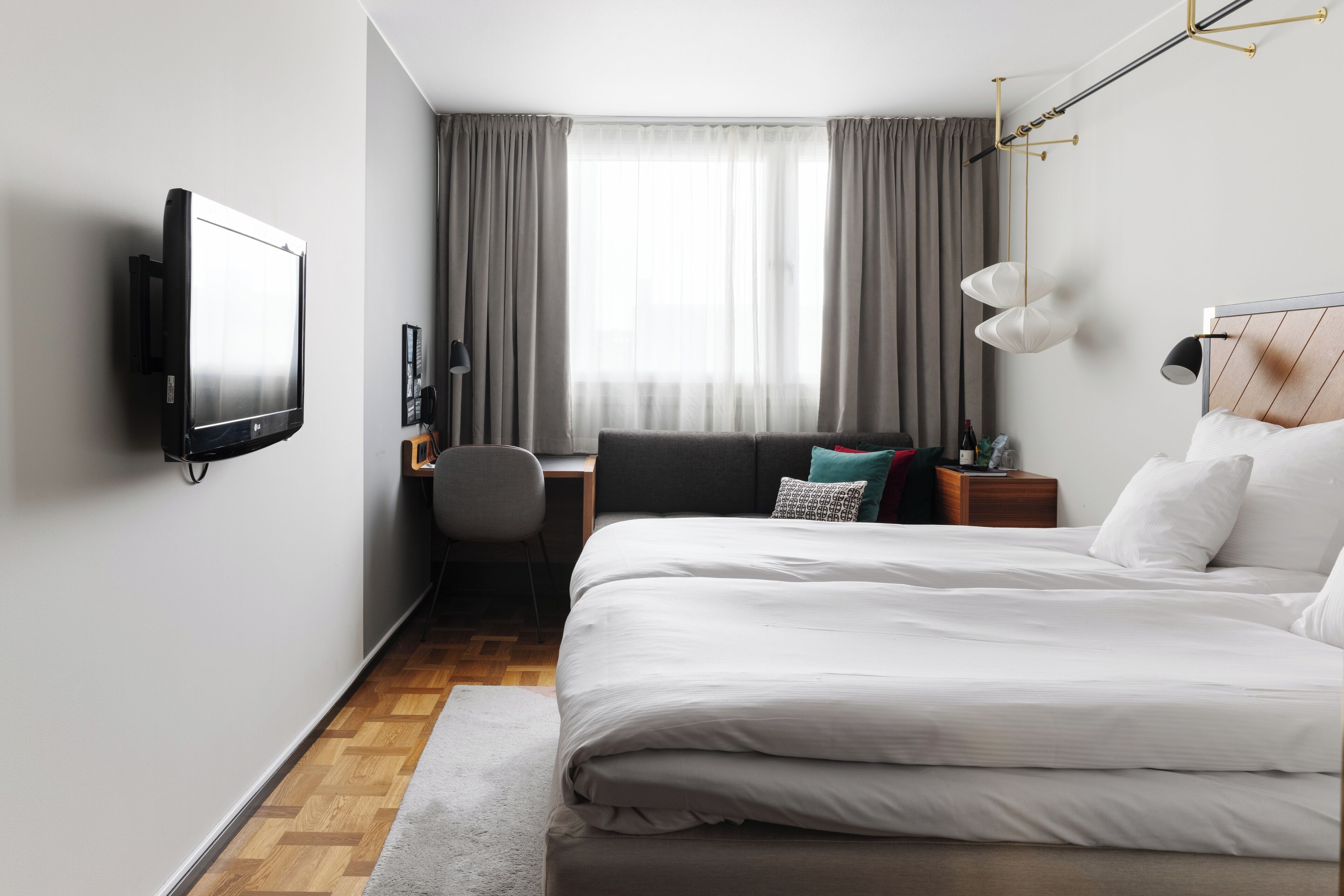 Habitación estándar doble, 1 cama doble, no fumadores | Escritorio y espacio para trabajar con un portátil