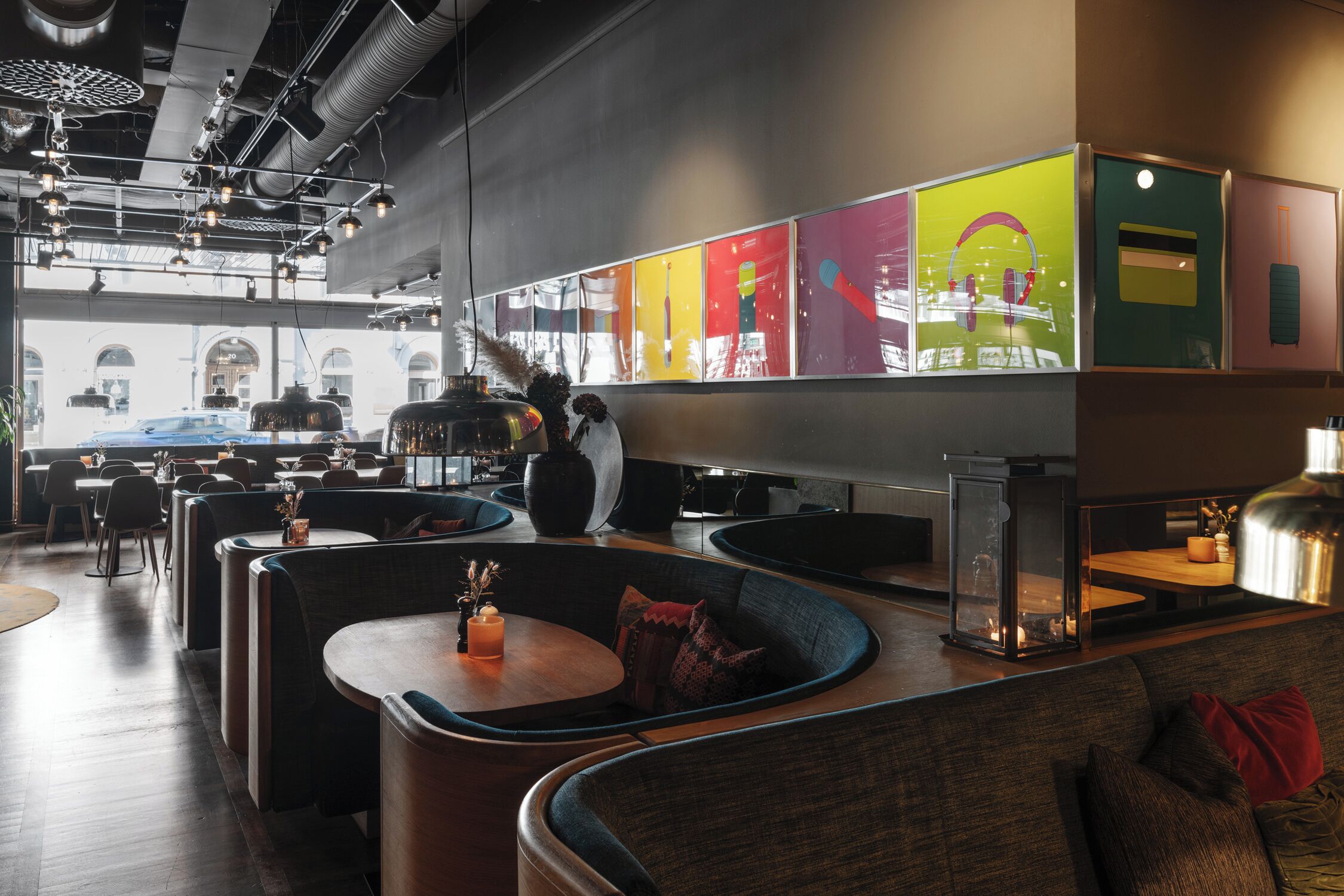 Serverer middag og happy hour