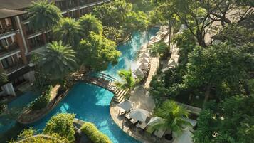 3 outdoor pools, pool umbrellas, sun loungers