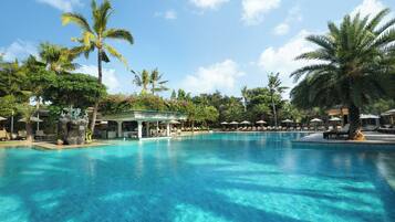 Kolam renang outdoor