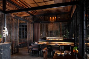 6 restaurants; lunch and dinner served - Padma Resort Legian (Legian)