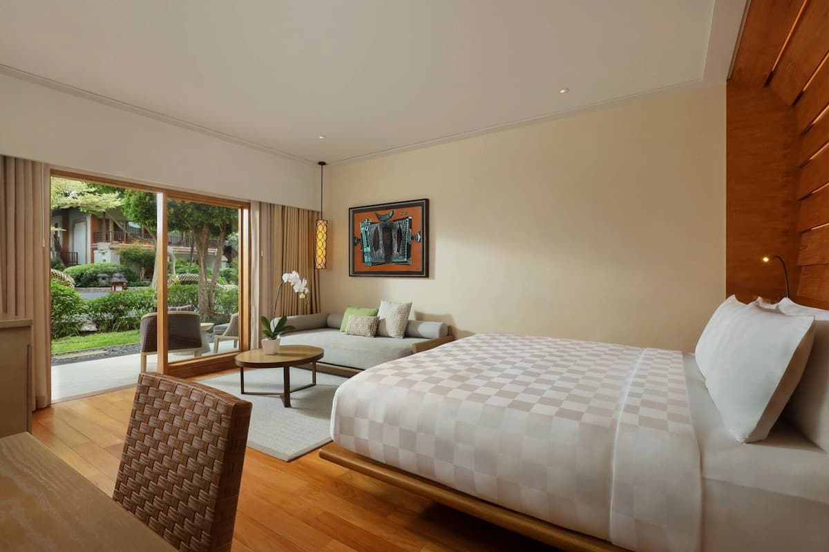 Deluxe Chalet | Premium bedding, in-room safe, desk, blackout drapes