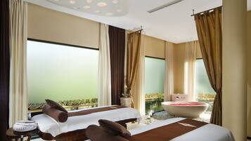 Couples treatment rooms, hot tub, body treatments, aromatherapy
