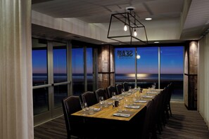 Breakfast, lunch, dinner served; American cuisine, beach views 