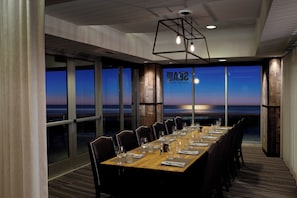 Breakfast, lunch, dinner served; American cuisine, beach views
