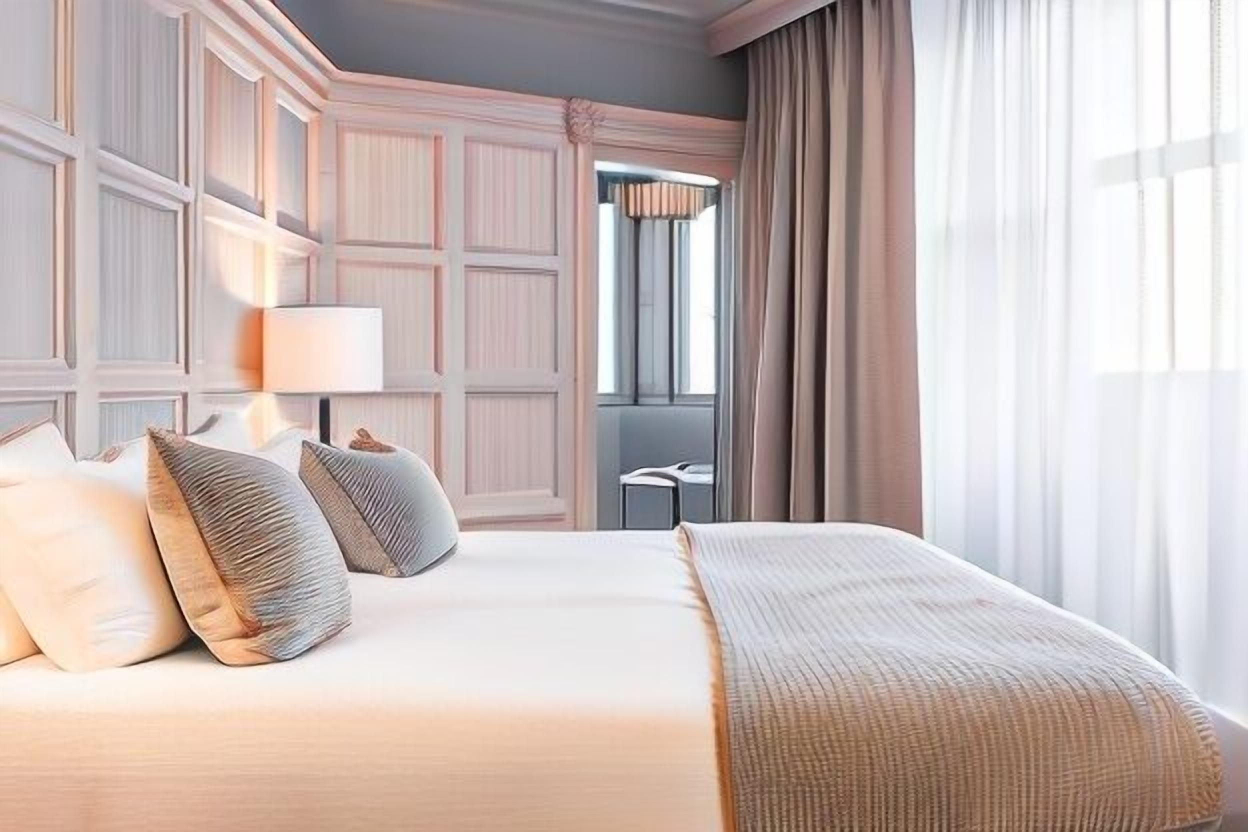 Ropa de cama de alta calidad, minibar, caja fuerte y escritorio