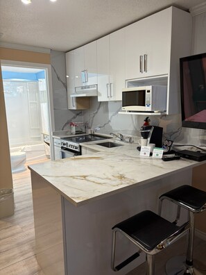 Familien-Suite | Schreibtisch, Bügeleisen/Bügelbrett, kostenloses WLAN, Bettwäsche