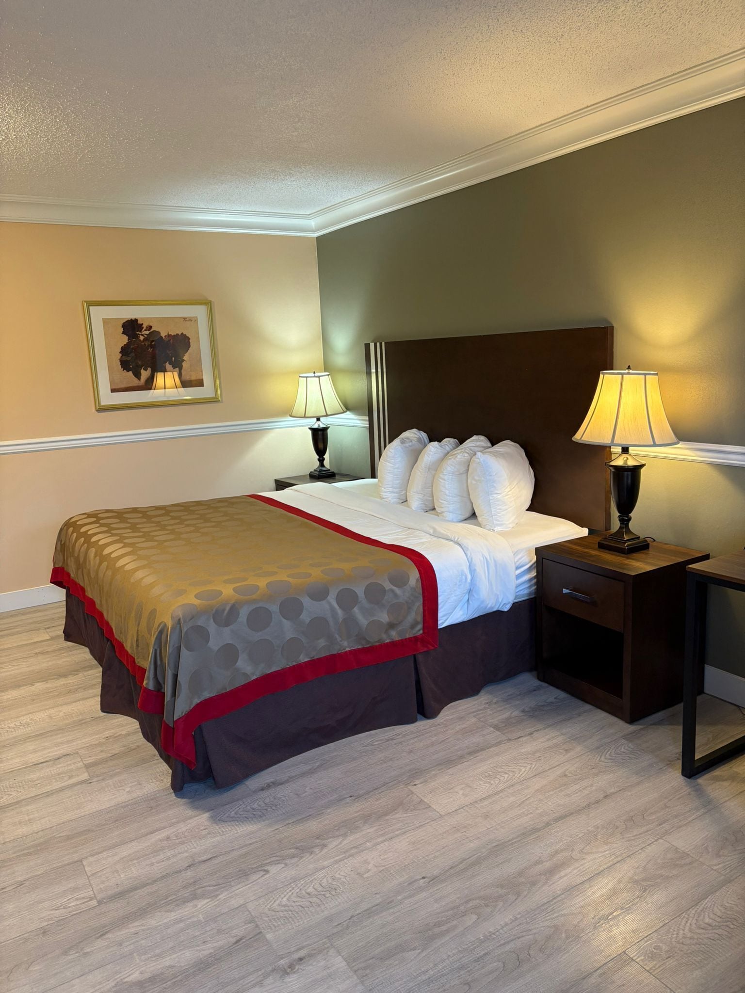 Deluxe Room, 1 King Bed | Desk, iron/ironing board, free WiFi, bed sheets