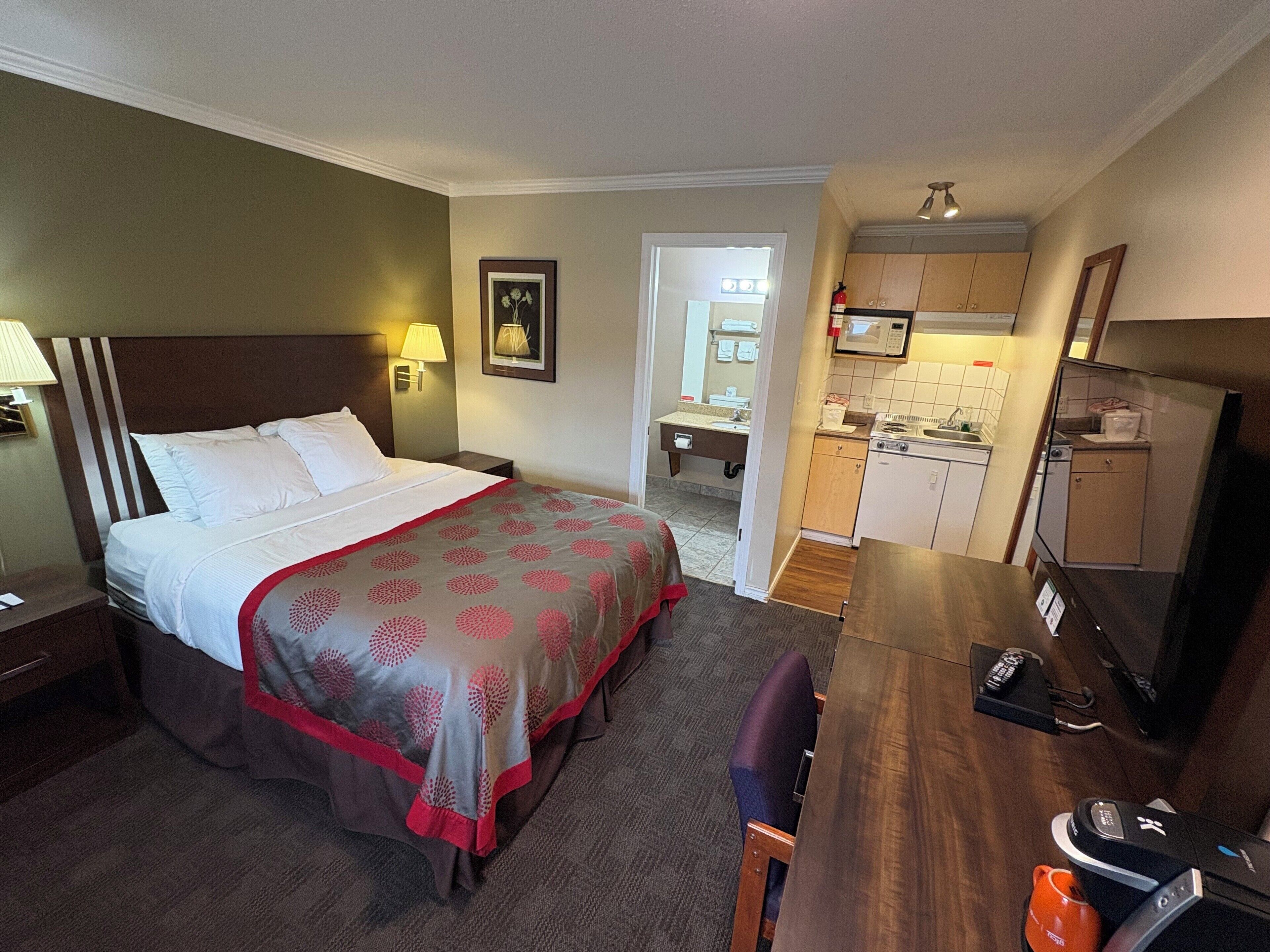 Standard Room, 1 Queen Bed, Kitchenette | Desk, iron/ironing board, free WiFi, bed sheets