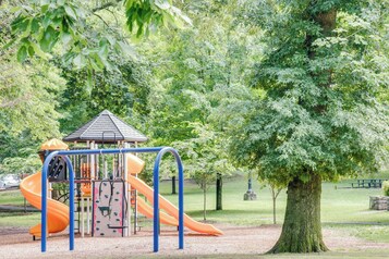 Children’s play area – outdoor