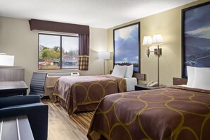 Escrivaninha, cortinas blackout, ferros/tábuas de passar roupa