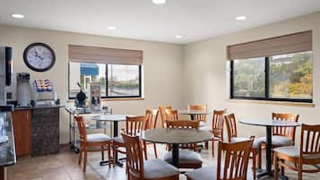 Dagelijks ontbijt voor onderweg inbegrepen