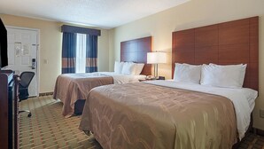 Premium bedding, desk, iron/ironing board, WiFi (free) - Quality Inn Hartwell (Hartwell)