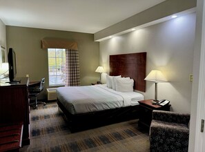 Premium bedding, pillow-top beds, desk, iron/ironing board - Quality Inn Newnan - Atlanta South (Newnan)