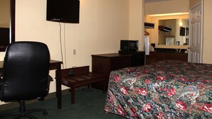 In-room safe, iron/ironing board, WiFi (free), alarm clocks - Jameson Inns Oakwood (Oakwood)