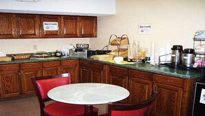 Breakfast area - Jameson Inns Oakwood (Oakwood)