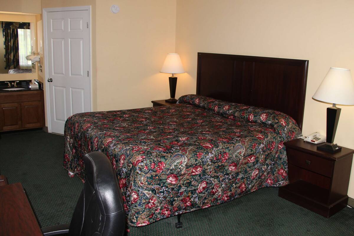 In-room safe, iron/ironing board, WiFi (free), alarm clocks