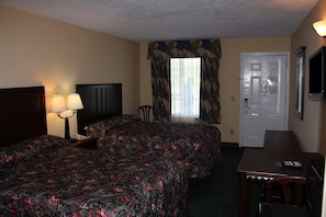 In-room safe, iron/ironing board, free WiFi, bed sheets - Jameson Inns Oakwood (Oakwood)