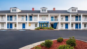 Exterior - Baymont by Wyndham Sanford (Sanford)
