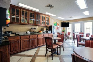 Free continental breakfast 