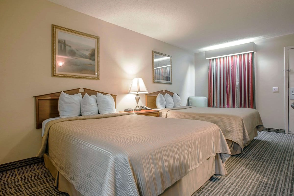 Pillowtop beds, desk, iron/ironing board, free WiFi