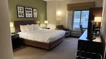 Standard Room, 1 King Bed, Non Smoking | Desk, blackout drapes, iron/ironing board, free cribs/infant beds