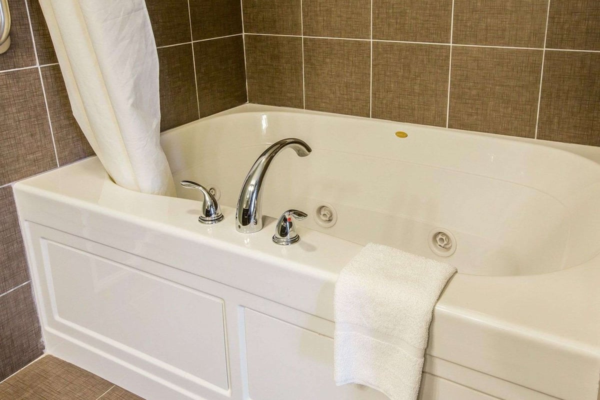 Studio Suite, Non Smoking | Desk, blackout drapes, iron/ironing board, free cribs/infant beds