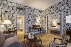 Deluxe Suite | Premium bedding, minibar, in-room safe, desk