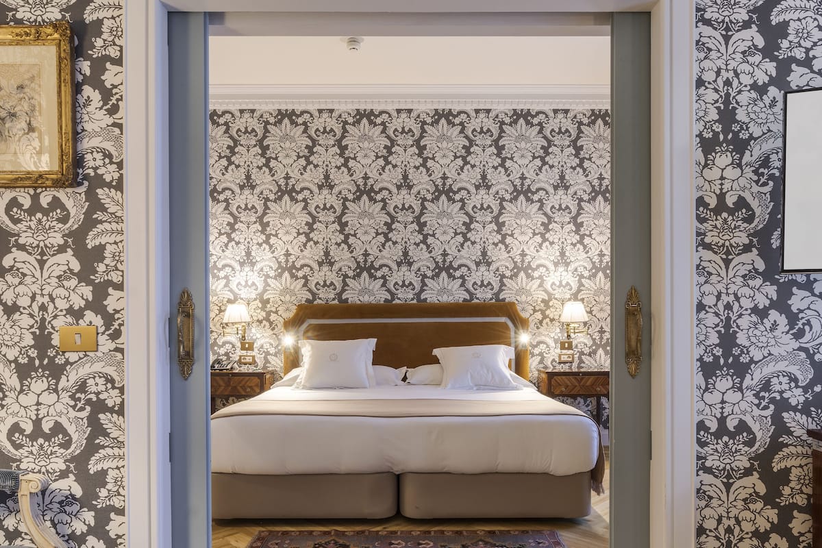 deluxe suite | 2 bedrooms, premium bedding, minibar, in-room safe