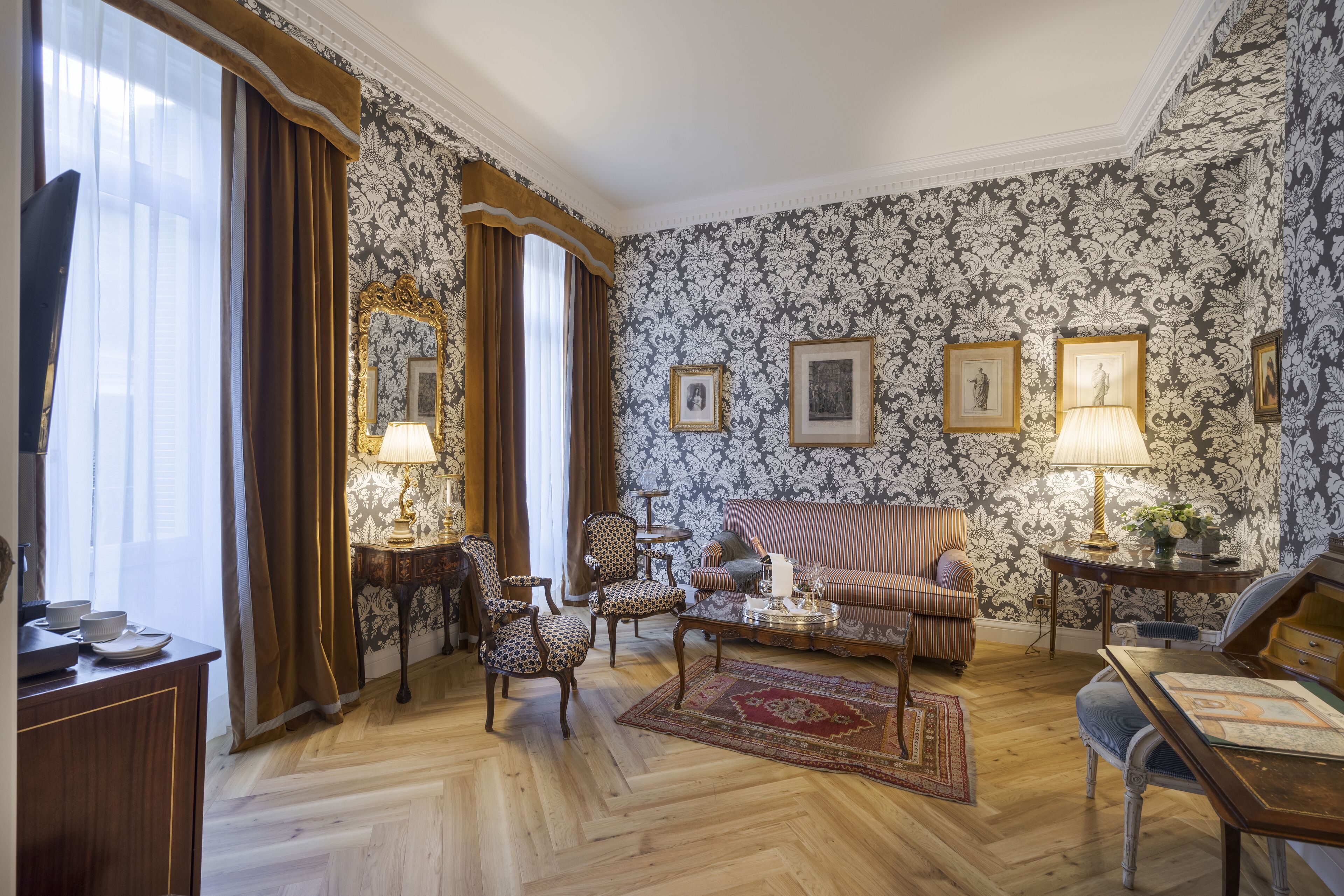 deluxe suite | 2 bedrooms, premium bedding, minibar, in-room safe