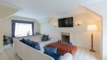 2 bars/lounges