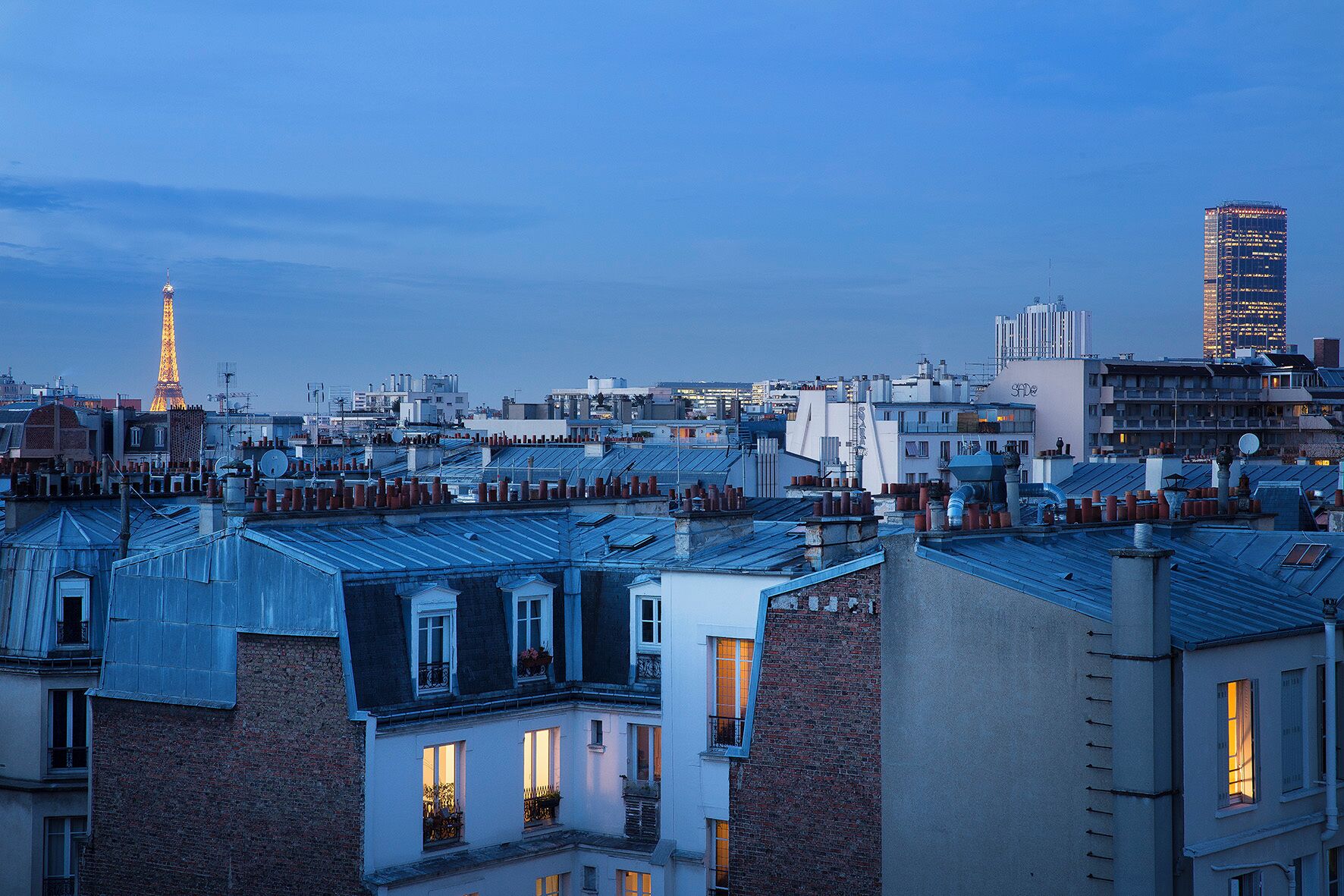 高級三人房 (Vue Tour Eiffel) | 迷你吧、客房內保險箱、書桌、隔音
