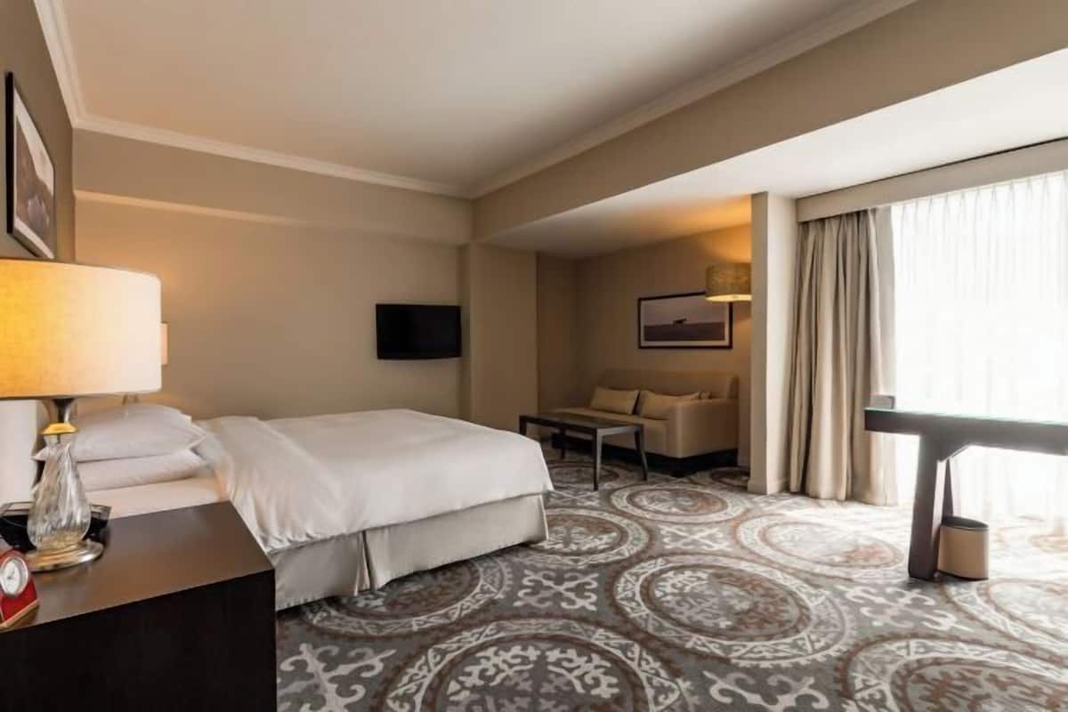 Minibar, in-room safe, desk, soundproofing