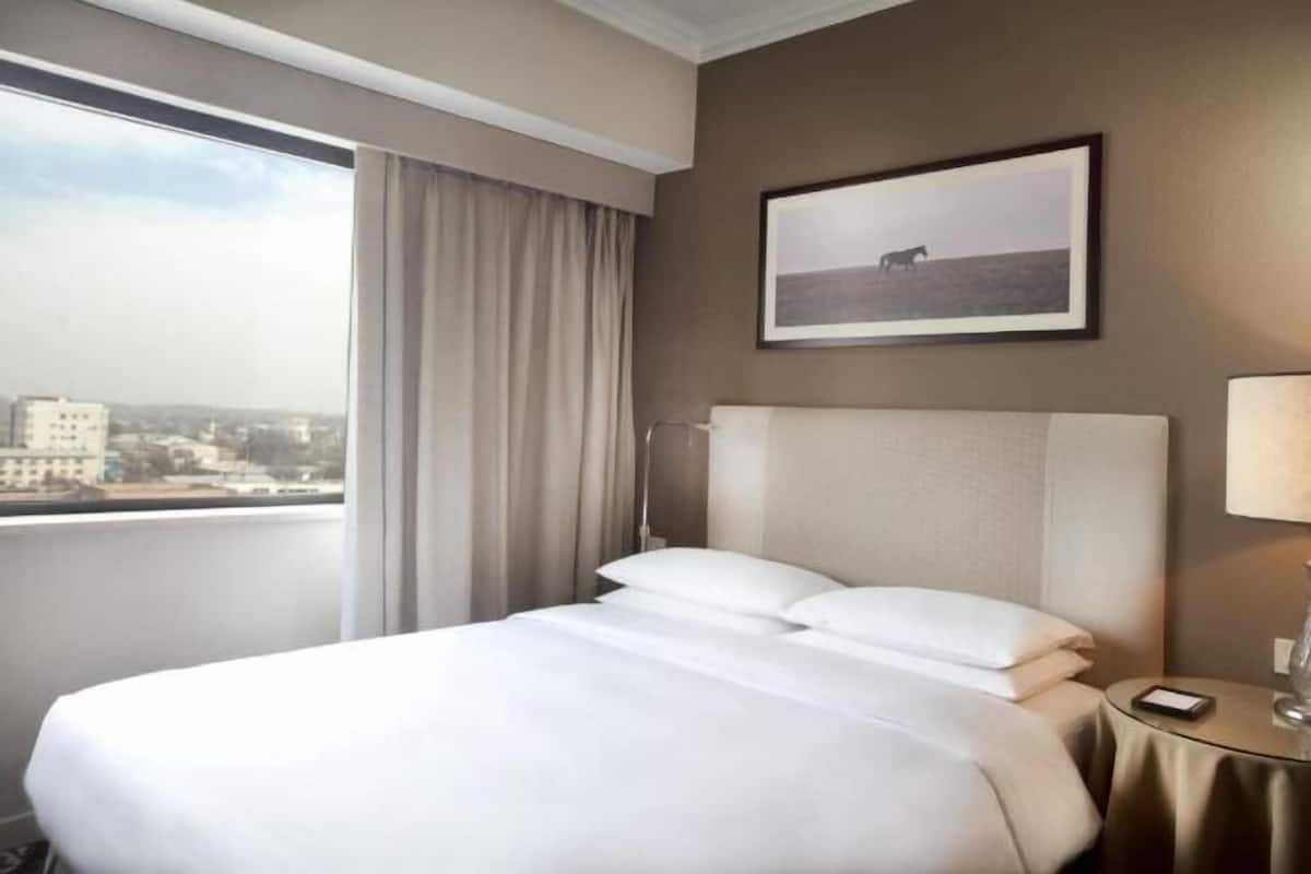 Minibar, in-room safe, desk, soundproofing