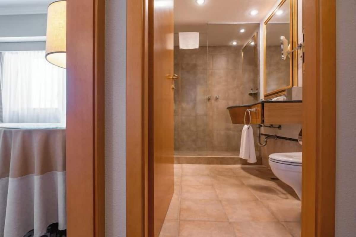 Bathroom | Free toiletries, hair dryer, bathrobes, slippers