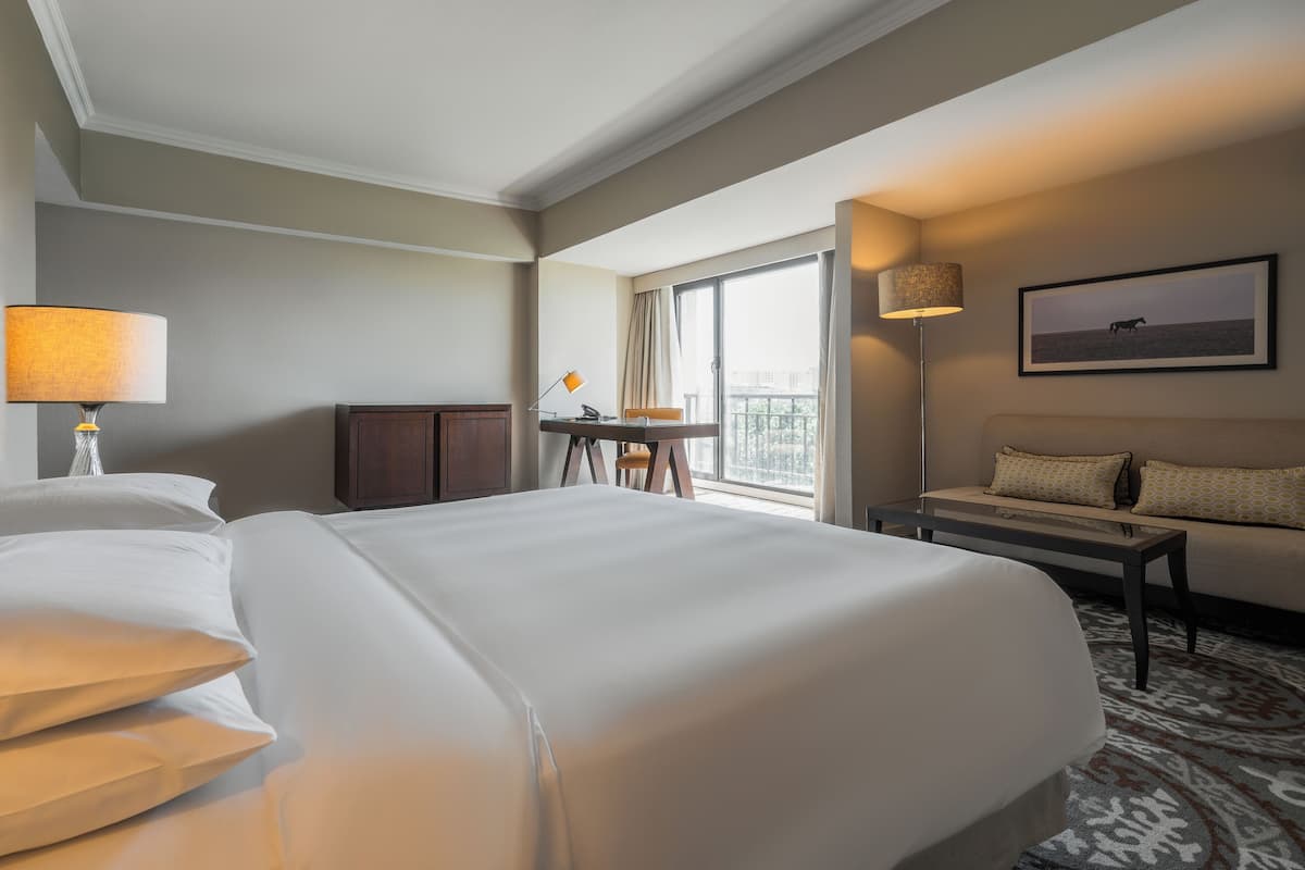 Minibar, in-room safe, desk, soundproofing
