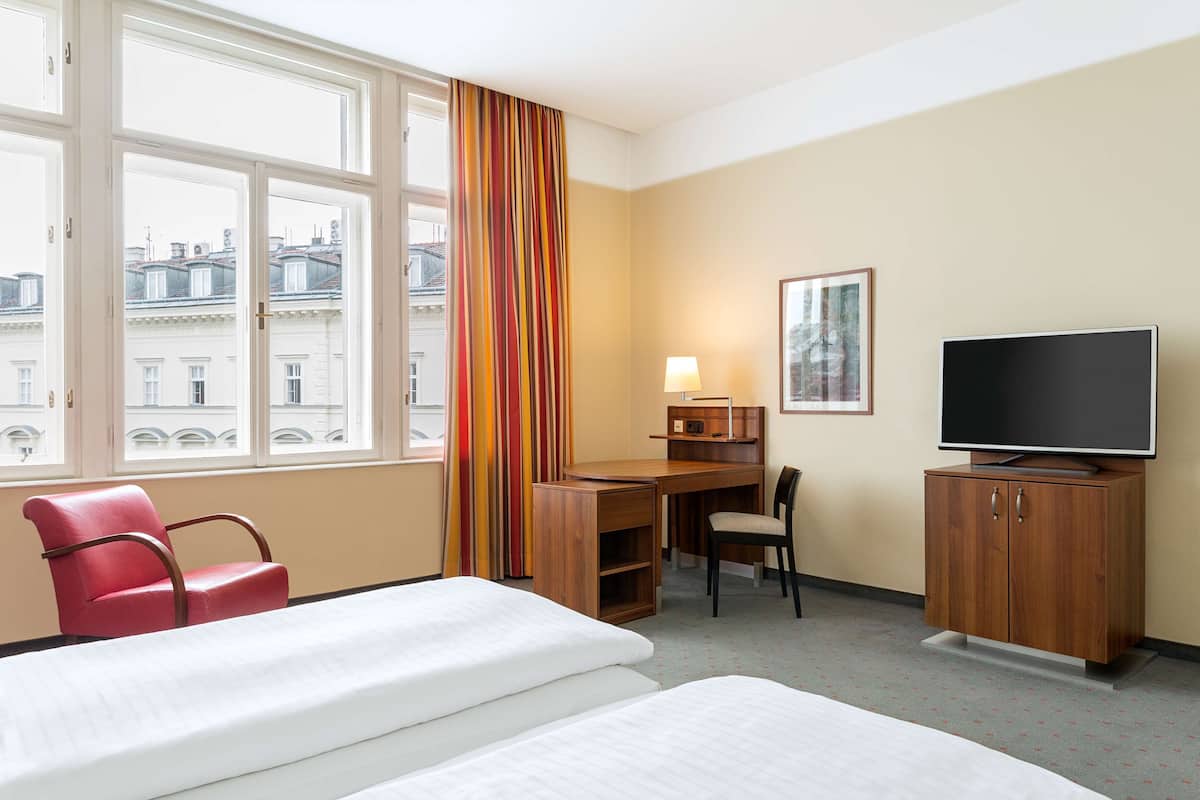 Minibar, coffres-forts dans les chambres, bureau, chambres insonorisées